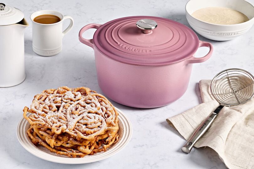 Le Creuset アップルディッシュ＆Pie Funnel Apple Cider Funnel Cakes | Le Creuset®